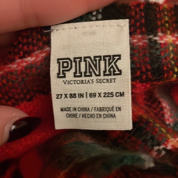 VS Pink winter scarf - Picture 2 of 2